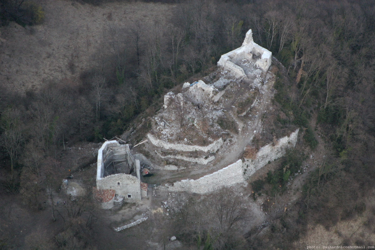 montfort-lateral.JPG